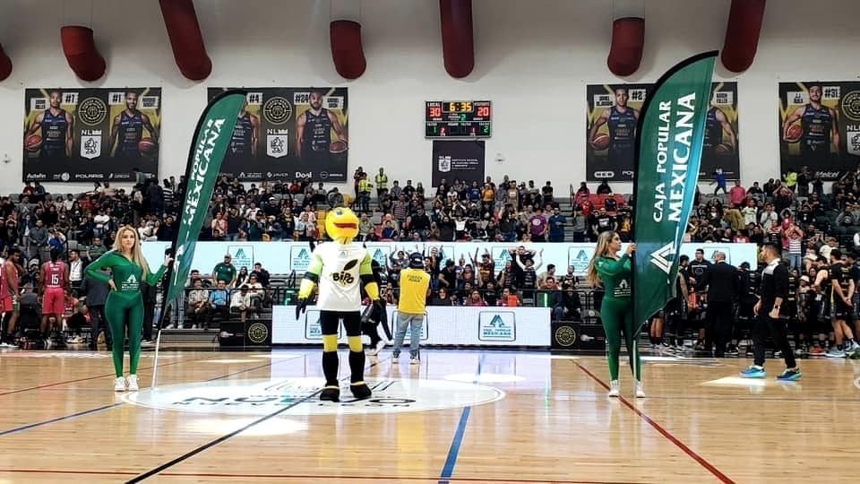 Experiencia deportiva en arena de básquetbol