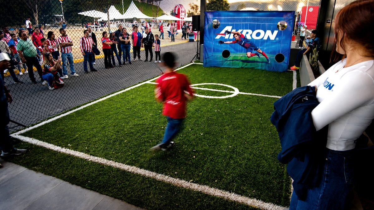 Reto de penales en activación deportiva